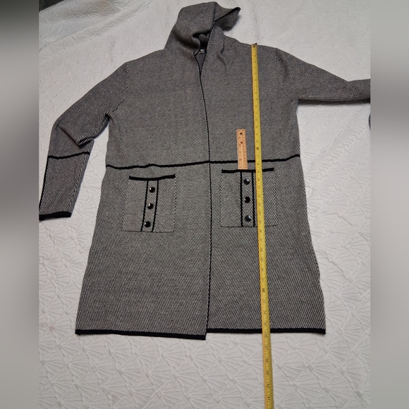 Romimona Black and White Knit Cardigan Size 3XL - Picture 5 of 16